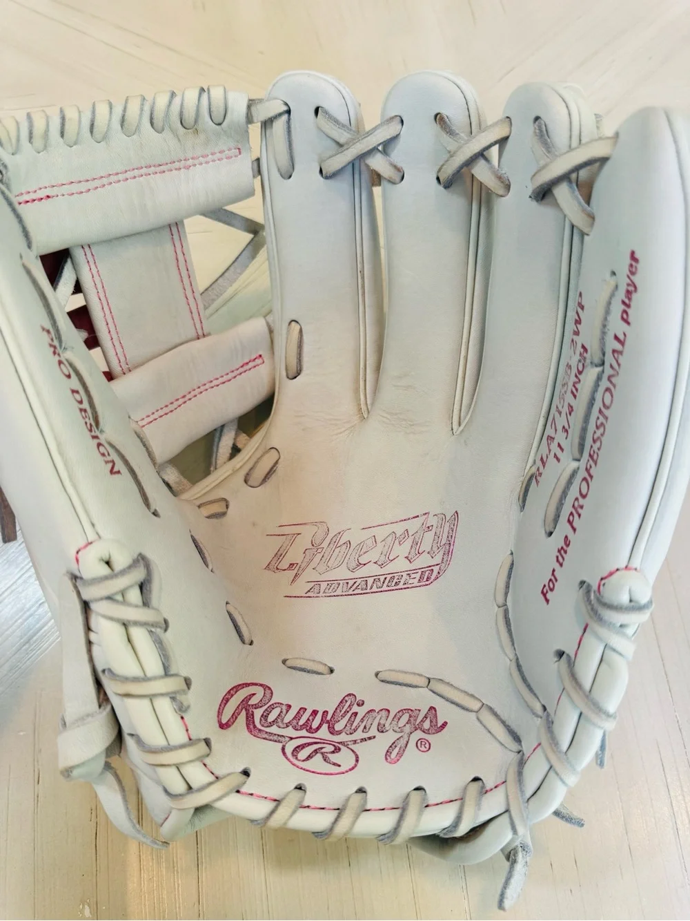 Rawlings Liberty Advanced 11.75” Fastpitch Softball Glove White/Pink RLA715SB-2W